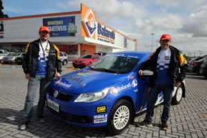 Carro lider do Campeonato Paranaense de Rally em exposição no Balaroti Barigui