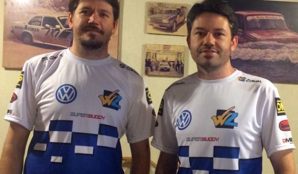 Irmãos Zettel apresentam a nova camiseta para a temporada 2015.